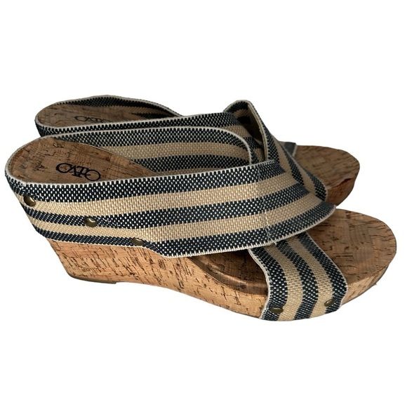 Cato Wedge Heels - Picture 3 of 6